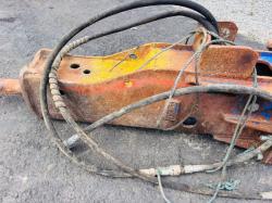 HYDRAULIC HAMMER *C/W HYDRAULIC PIPES*