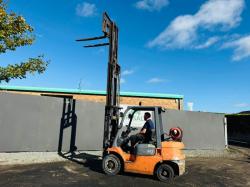TOYOTA 42-7FGF25 CONTAINER SPEC FORKLIFT*C/W PALLET TINES*VIDEO*