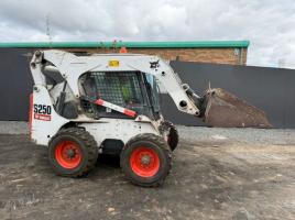 BOBCAT S250 HI-LIFT SKIDSTEER*C/W BUCKET*VIDEO*