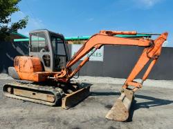 HITACHI RUBBER TRACK EXCAVATOR*TRACKING ISSUE*C/W BUCKET*VIDEO*