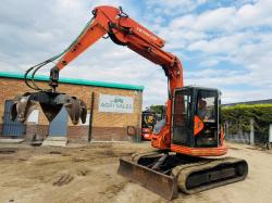 HITACHI EX75UR EXCAVATOR*C/W 5 TINE SCRAP GRAB*VIDEO*