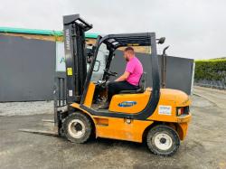 SAMSUNG 2 STAGE MASTED FORKLIFT*C/W YANMAR ENGINE*VIDEO*