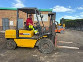 KOMATSU FD45T-5E FORKLIFT*C/W PALLET TINES*VIDEO*