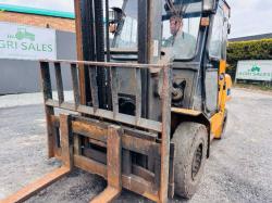SAMUK SF40D FORKLIFT *C/W PALLET TINES*VIDEO*