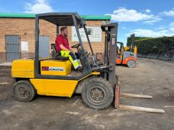 KOMATSU FD45T-5E FORKLIFT*C/W PALLET TINES*VIDEO*