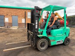 MITSUBISHI FG20K FORKLIFT*C/W PALLET TINES*VIDEO*