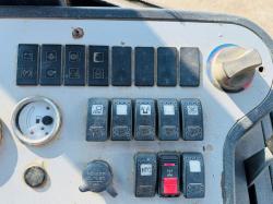 JCB 2CX 4WD BACKHOE DIGGER * C/W THREE IN ONE BUCKET & PECKER*VIDEO*