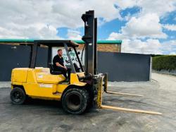 CAT DPK50-2 5 TONNE FORKLIFT*C/W FORK POSITIONER*VIDEO*