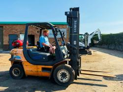 SAMUK SF35D FORKLIFT*C/W PALLET TINES*VIDEO*